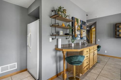 Valley Vista Retreat by charming vacation homes images (1)