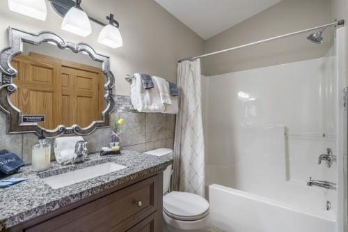 Valley Vista Retreat by charming vacation homes images (25)