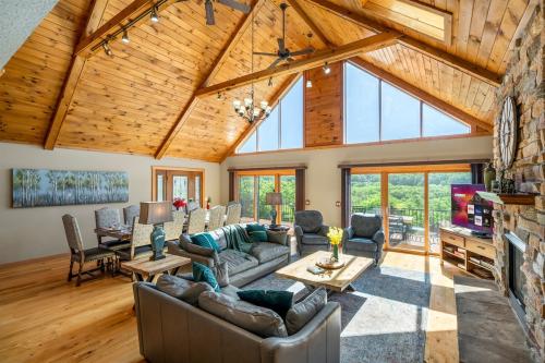 Valley Vista Retreat by charming vacation homes images (26)