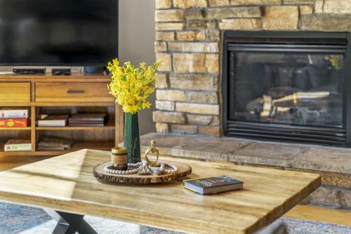 Valley Vista Retreat by charming vacation homes images (47)