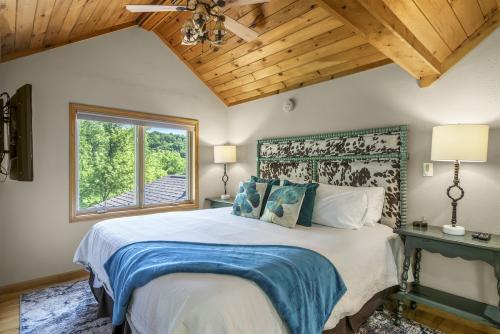 Valley Vista Retreat by charming vacation homes images (61)