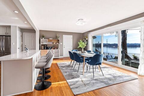 Bourbon-Riverfront-by-Charming-Vacatiion-homes-5