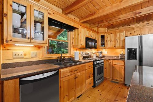 Mountain-Majesty-by-Charming-Vacation-homes-images-16